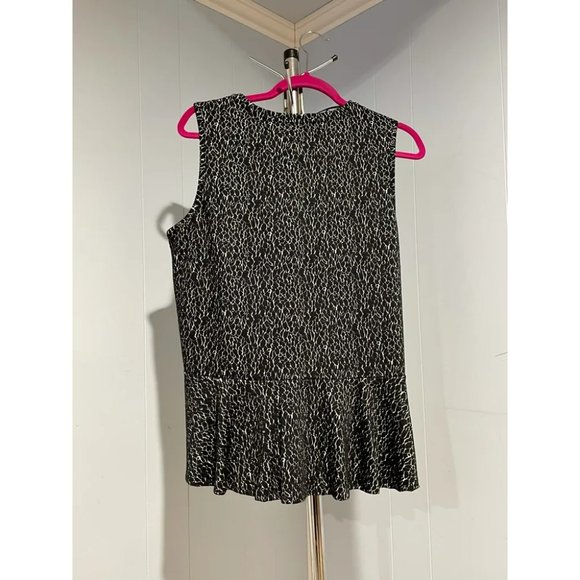 High-Low Textured Sleeveless Top - Picture 5 of 5